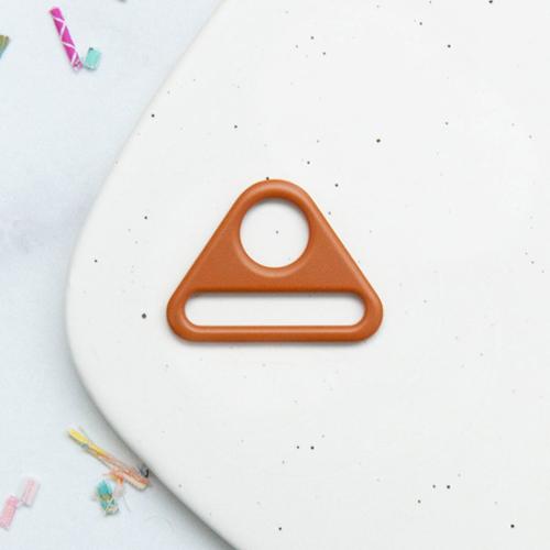 1.5" Triangle Ring - Caramel