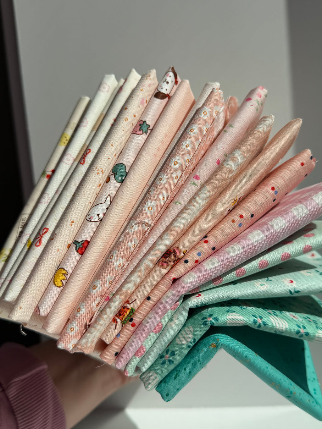 Sew pretty! 18 pc fat quarter bundle