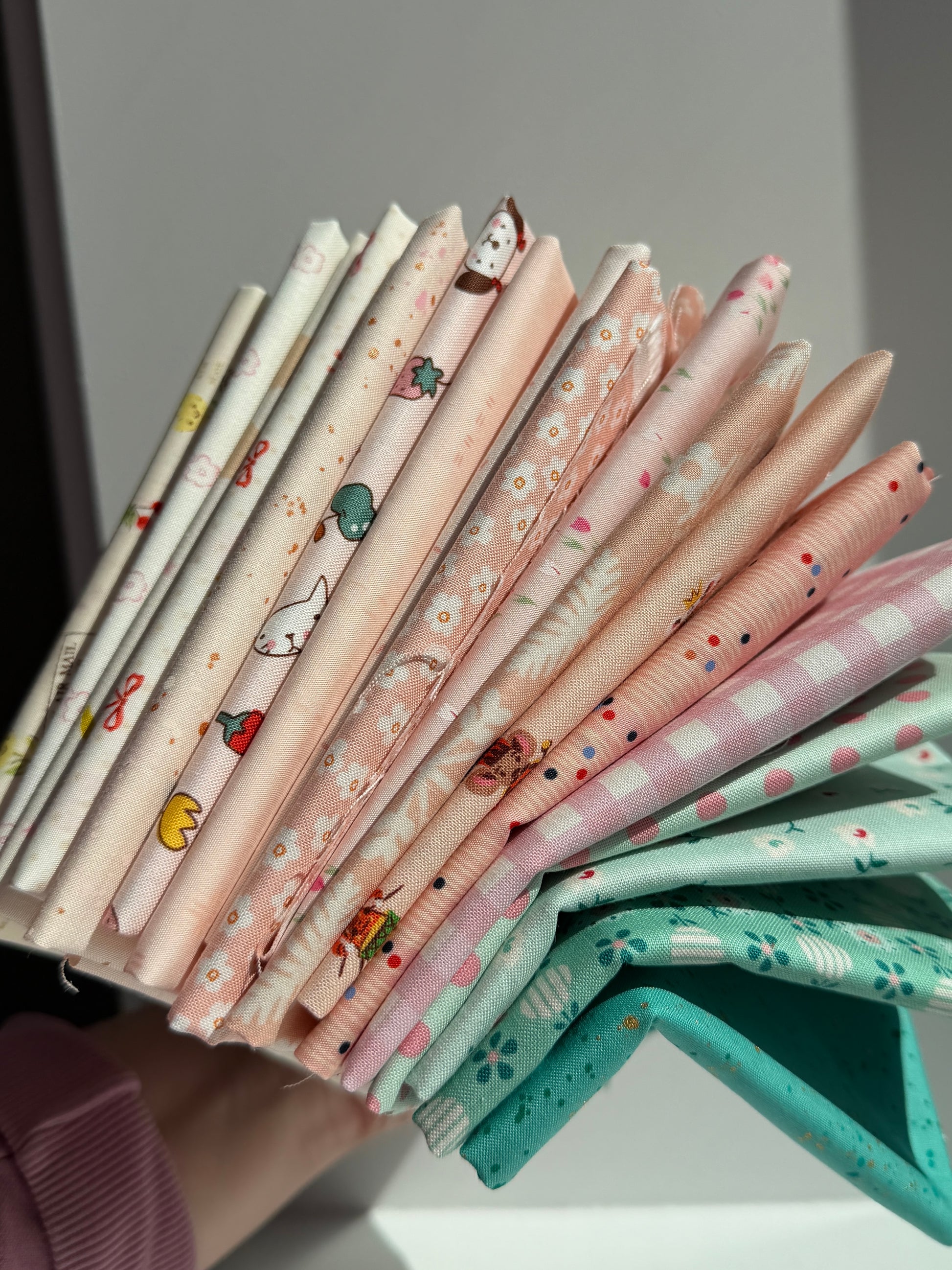 Sew pretty! 18 pc fat quarter bundle