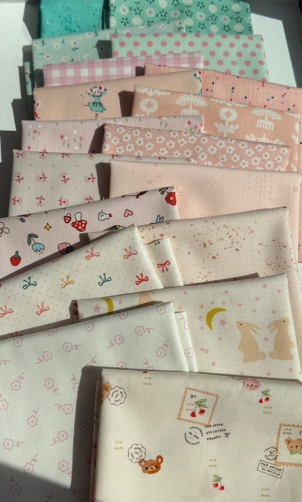 Sew pretty! 18 pc fat quarter bundle