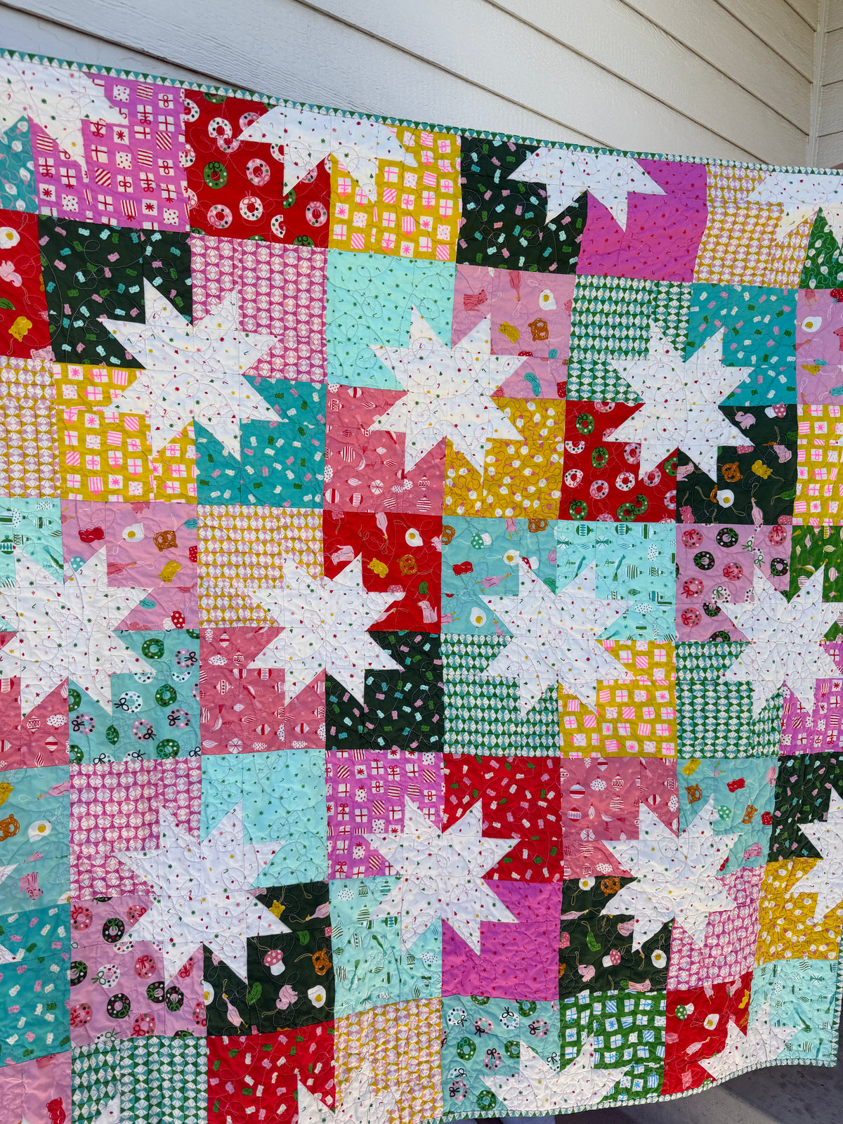 Kitsch Christmas star Throw Size Quilt - 60"x60"