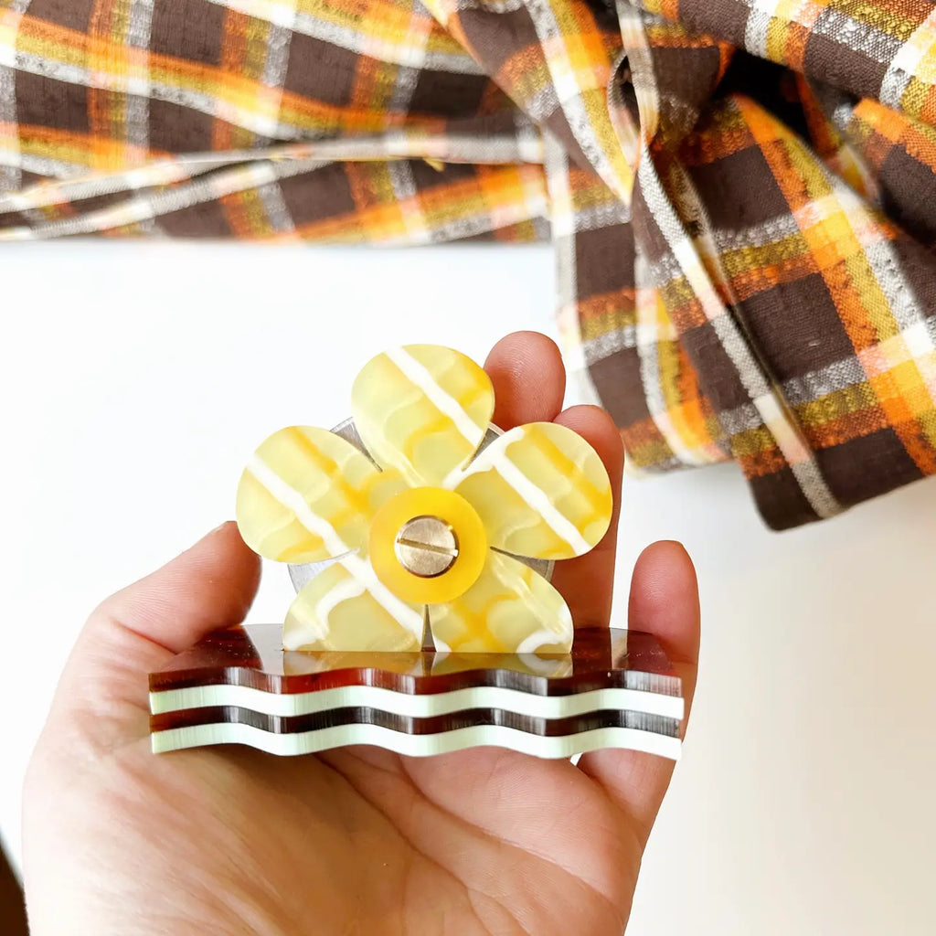 Retro Flower Thread Cutter